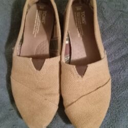 Tom’s women’s shoes size 8