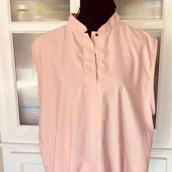 Gently loved Zero Restriction brand golf vest