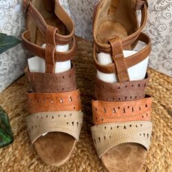 NIB Maurices Emelia LaserCut Multi-Tone Wedge, Size 11
