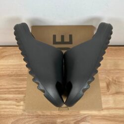 Yeezy Slides Size 10 – Onyx Color
