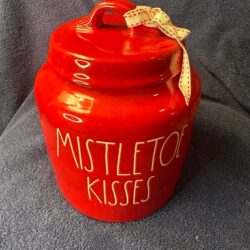 RaeDunn red fat canister Mistletoe Kisses like new with tag