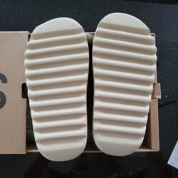 Yeezy slides Beige Size 7 Men’s slippers