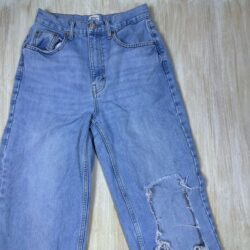 Urban Outfitters BDG High Rise Baggy Distressed Ripped Denim Jeans Size 28