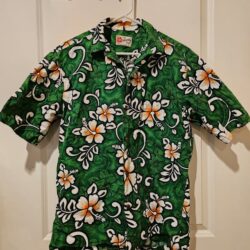 Vintage Hilo Hattie Men’s Medium Green Beige Hawaiian Floral Beach Shirt USA 90s