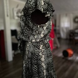 kivari size small skirt and blouse set in snake print pattern