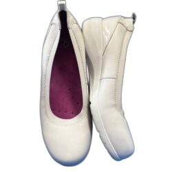 Akesso white leather size 11 elastic non marking shoes pink insoles nurse shoes