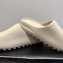 Yeezy slide onyx NEW