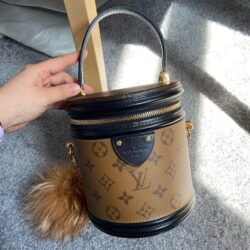 Women’s bucket bag