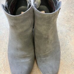 Booties: size 9 Blondo