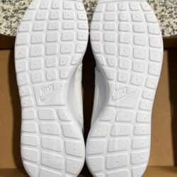 Nike Roshe Run – M7.5 or W9 – Brand New W/ Box Missing Lid