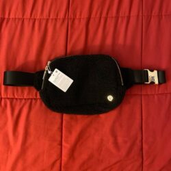 Lululemon Everywhere Belt Bag Large Fleece