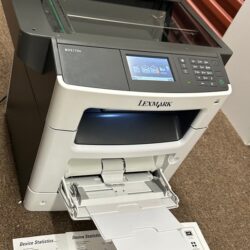 Lexmark MX517 de Laser Printer Copy Color Scan LOW 14l Page Count Toner



First owner


Dusted off and sanitized with antibacterial


Never been repaired


Pet smoking frees house


No cracks or water damage


No error codes




Tested works flawlessly


Please check demo video and test print also counter check photos



This item has been tested, reset to factory defaults, and is fully functional. This item is in good condition with some minors scuffs and scratches. The scanner screen is VERY CLEAN.