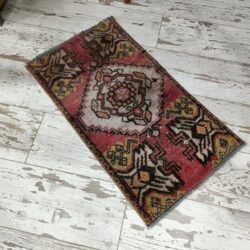 miniature rug, oriental rug, bath mat runner, vintage oushak rug, frontdoor rug,