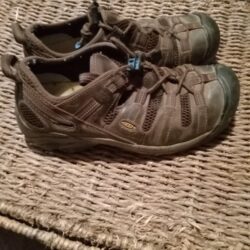 Keen men’s shoes size 9.5d