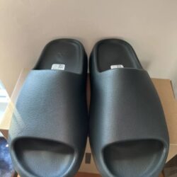 ＹEEZY SLIDE PURE size EU 42