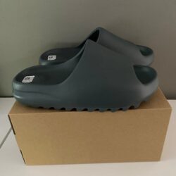 Yeezy slides size 6