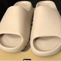 Yeezy Slides NEW never used Size EU 44