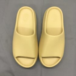 Yeezy slides men size 11