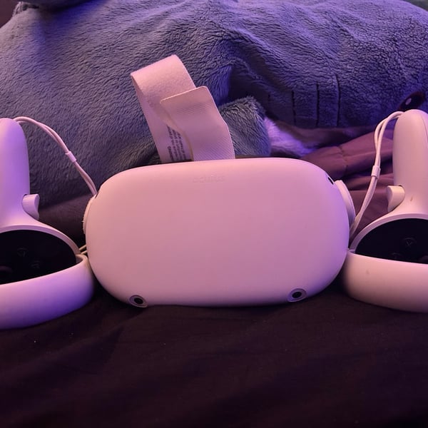 Oculus Quest 2 | Box, 2 controllers, link/charging cable ($380 MSRP)