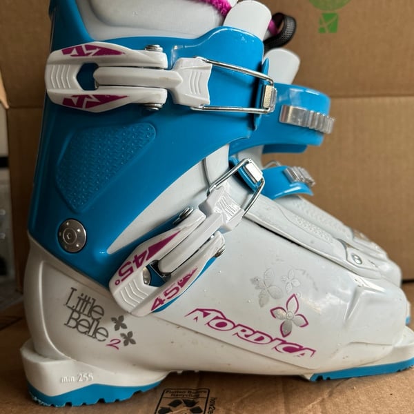 Youth Nordica ski boots, size 255mm. see size chart