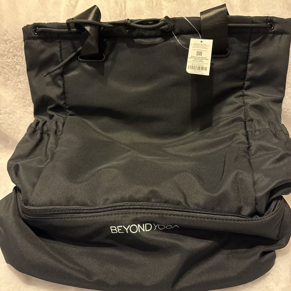 Beyond Yoga Convertible Backpack 19x12x5.5 pockets on sides draw string close