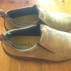 Merrell women’s jungle moccasins. Classic suede taupe. Good condition. Size: 9