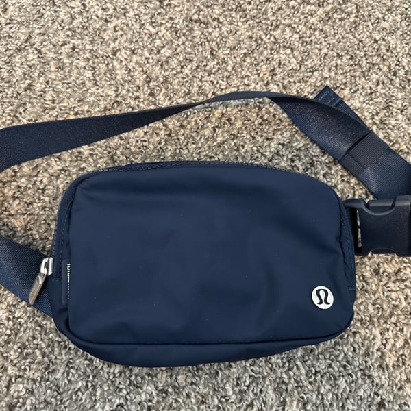 Lululemon Everywhere Belt Bag 