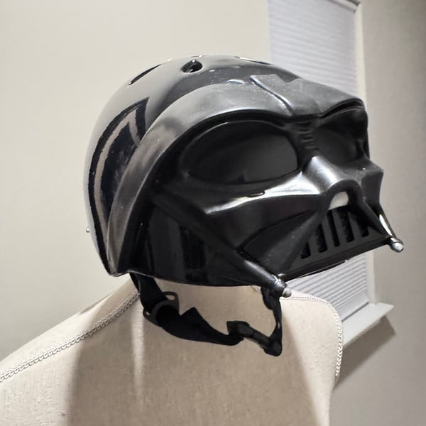 NWT! STAR WARS Darth Vader Kids Helmet – 5-8 YO