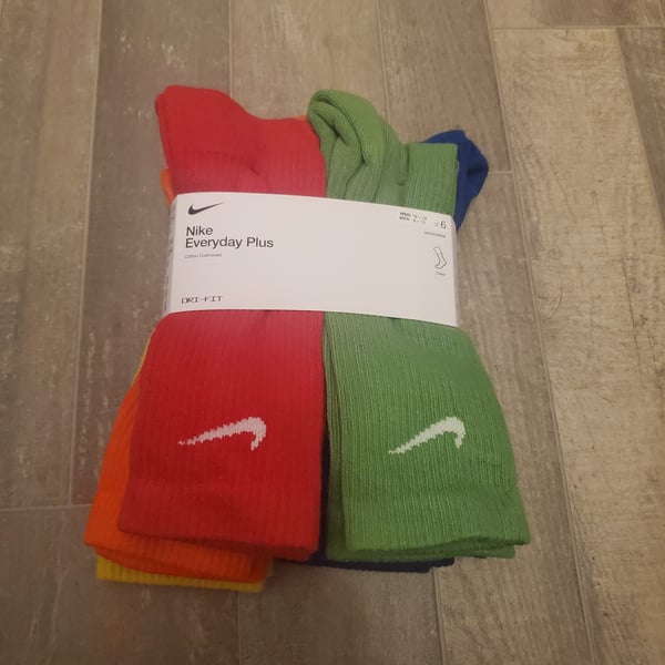 Nike Crew Socks New In Package Size Large