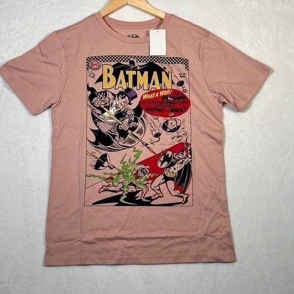 Batman and Robin vs Penguin Comic T-shirt-NWT- Men Small