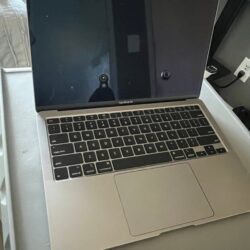 MacBook Air (13-Inch)(2020)