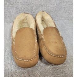 UGG Australia Ansley 3312 Women’s Size US 8 Light Brown Slip On Moccasin Slipper