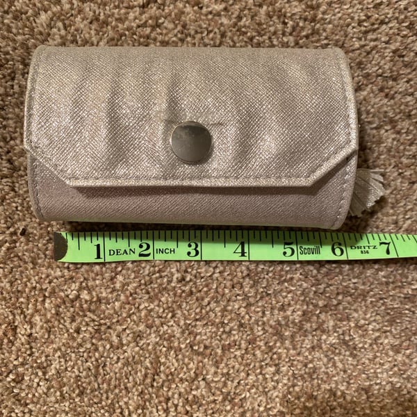 Travel jewelry pouch