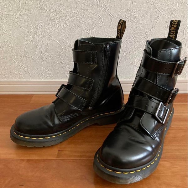 Black break belt boots without box