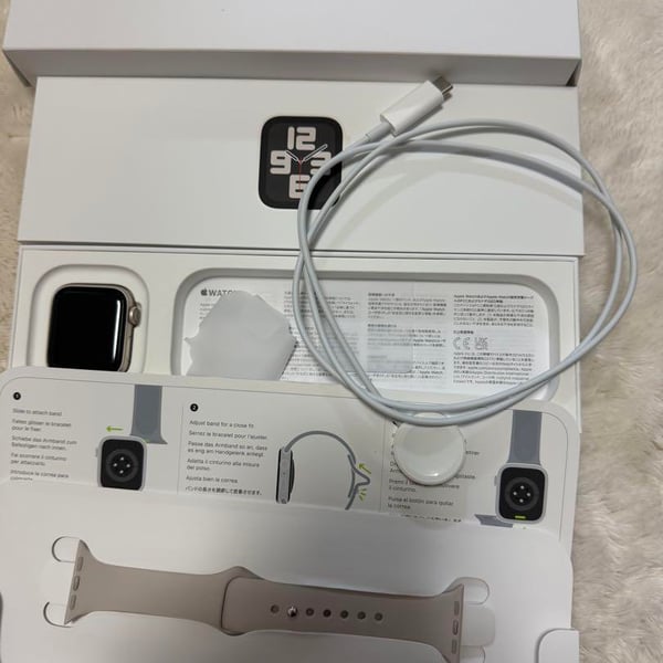 Apple Watch SE 2nd Generation 40mm, used only once.