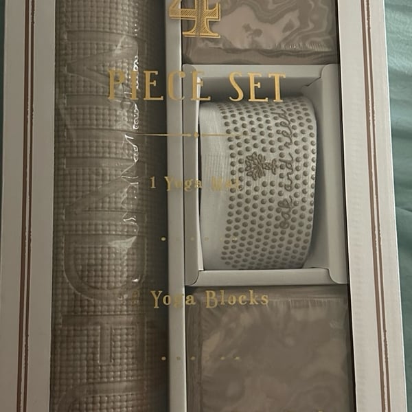 oak and reed 4 piece yoga set new sealed