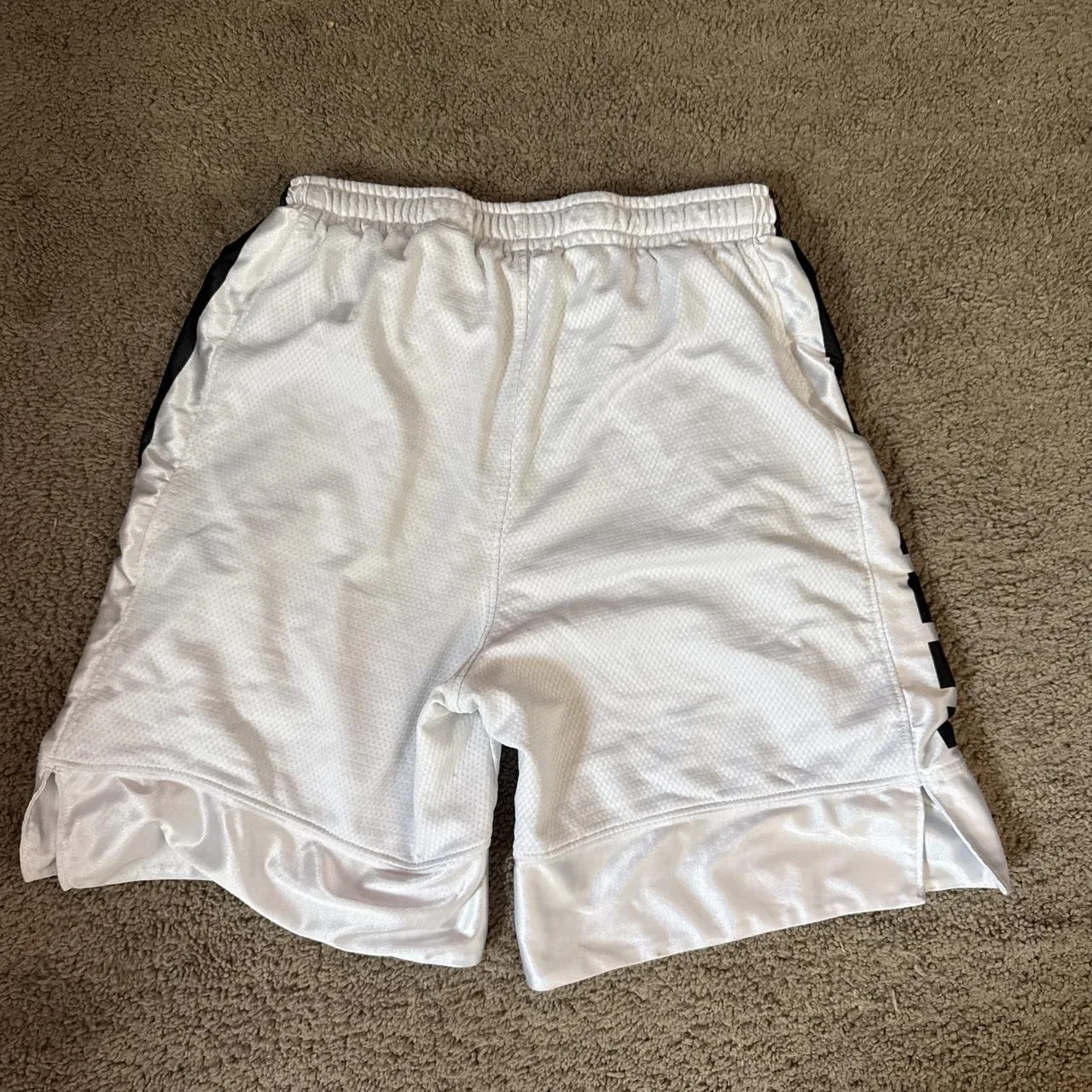Nike Men's White Shorts - Image 2