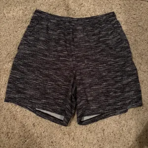 Lululemon Men's Navy and Grey Shorts