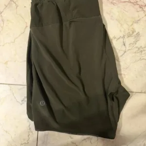 Lululemon Men's Khaki and Green Shorts