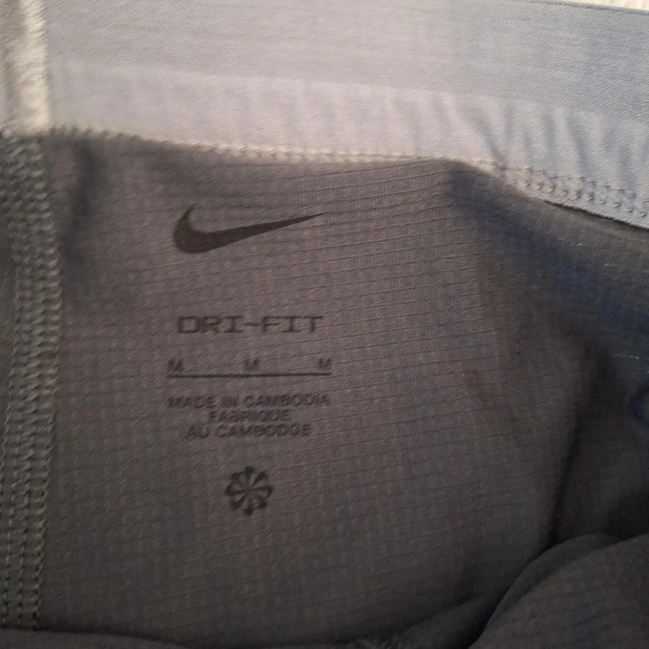 Nike Men's Grey and Black Shorts - Image 4