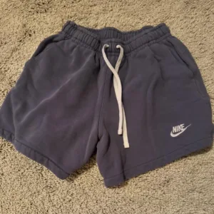 Nike Men's Blue and Navy Shorts