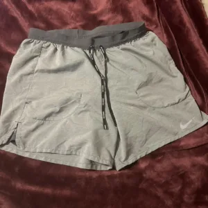 Nike Men's Grey and Green Shorts