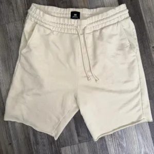 H&M Men's Cream and Tan Shorts