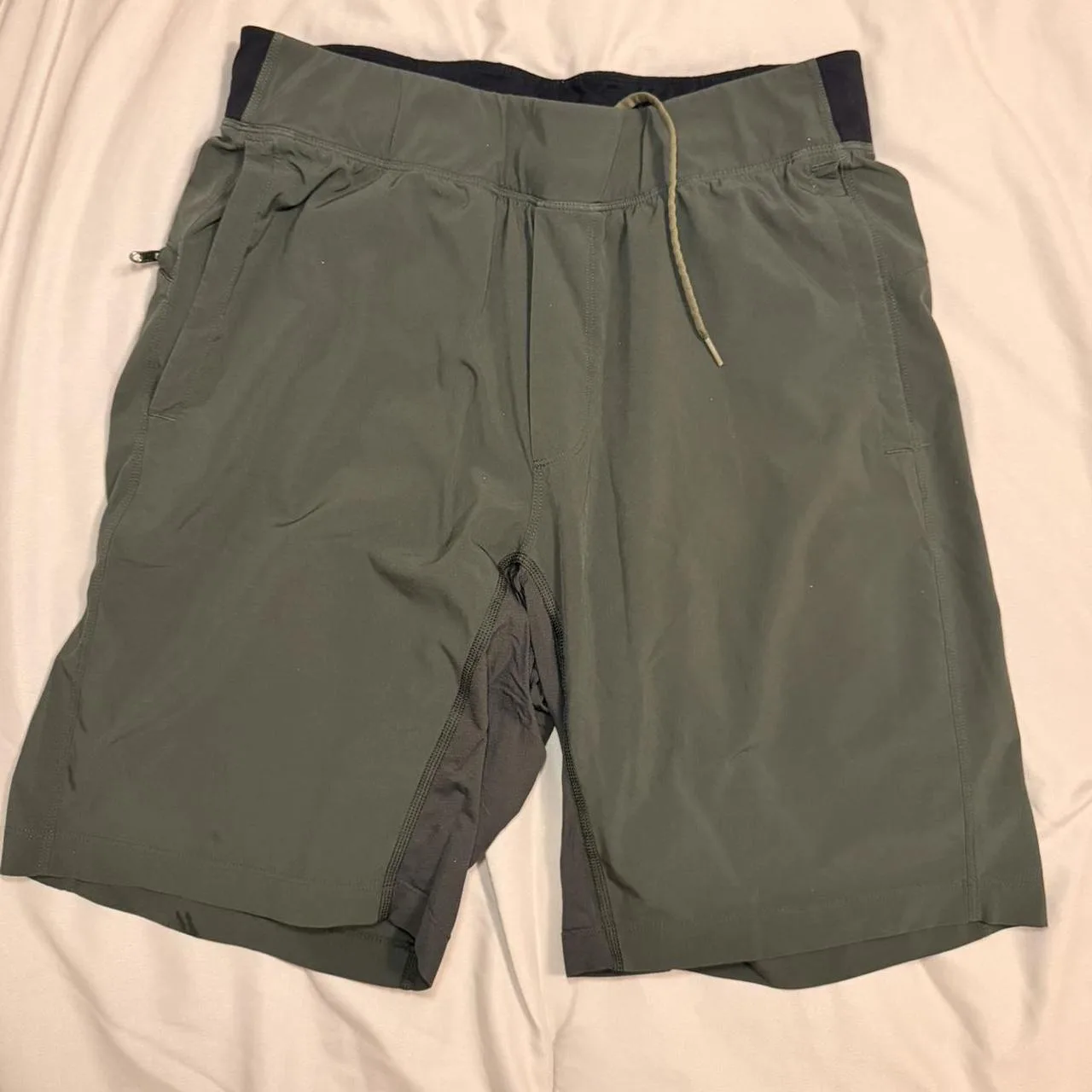 Lululemon Men's Green and Khaki Shorts