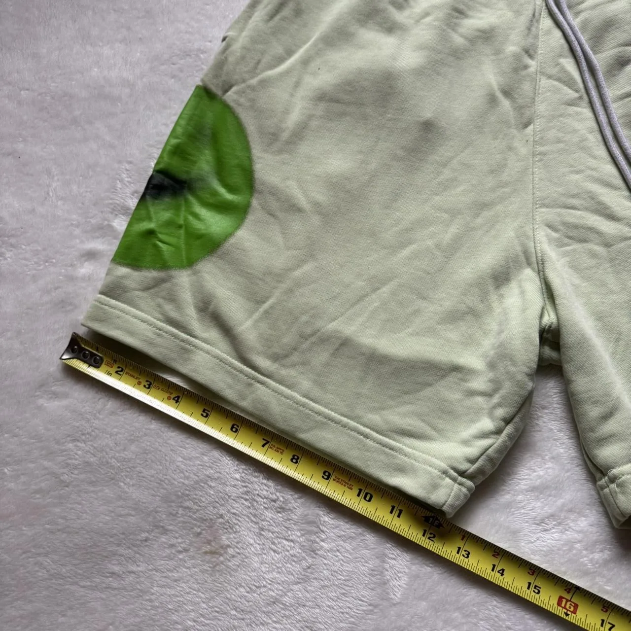 Nike Men's Green and Orange Shorts - Image 4