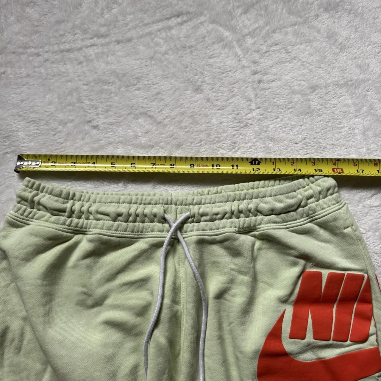 Nike Men's Green and Orange Shorts - Image 5