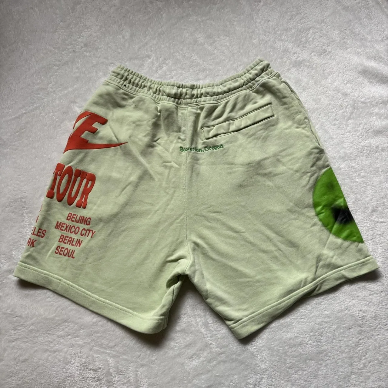 Nike Men's Green and Orange Shorts - Image 6