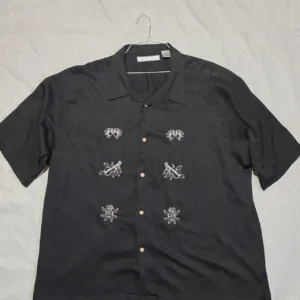 No Brand Men's Black and Grey Shirt
