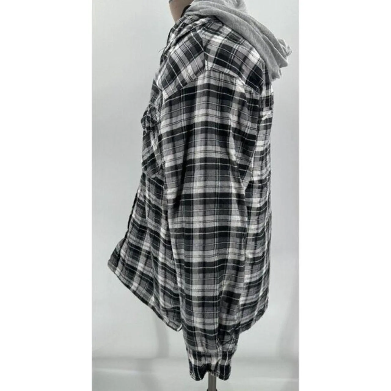 Men's Black and White Shirt - Image 5