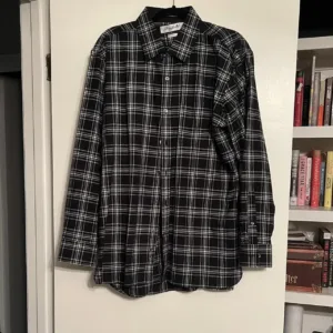 Men's Black and Navy Shirt